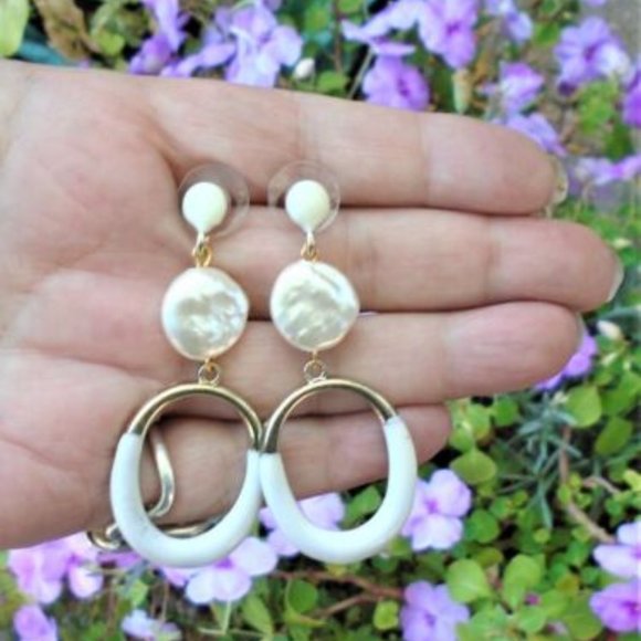 2/$25 NWOT Long Classy Cream enamel dangle earrings W AbS Coin Pearl, open oval - Picture 2 of 6
